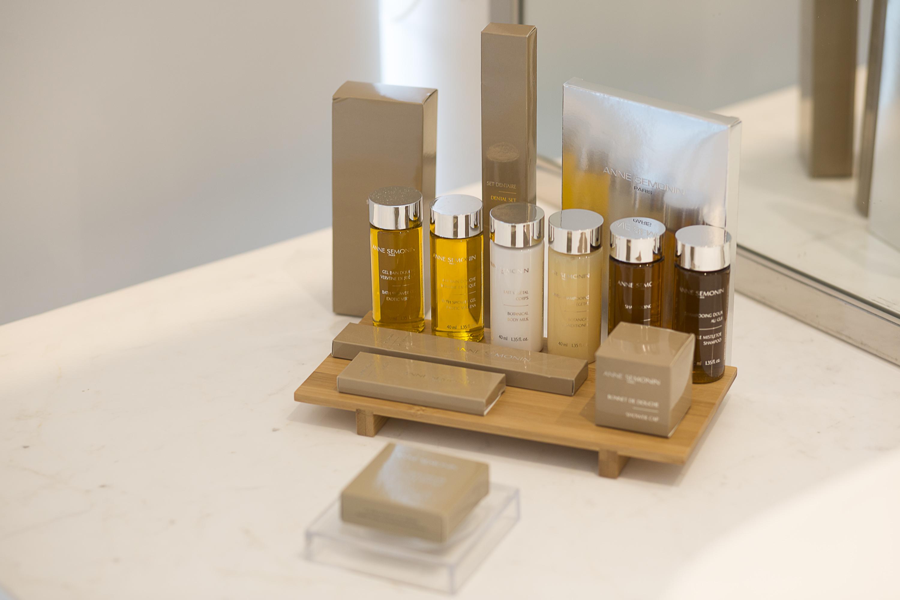 Makedonia Palace Tesalónica Exterior foto A selection of toiletries