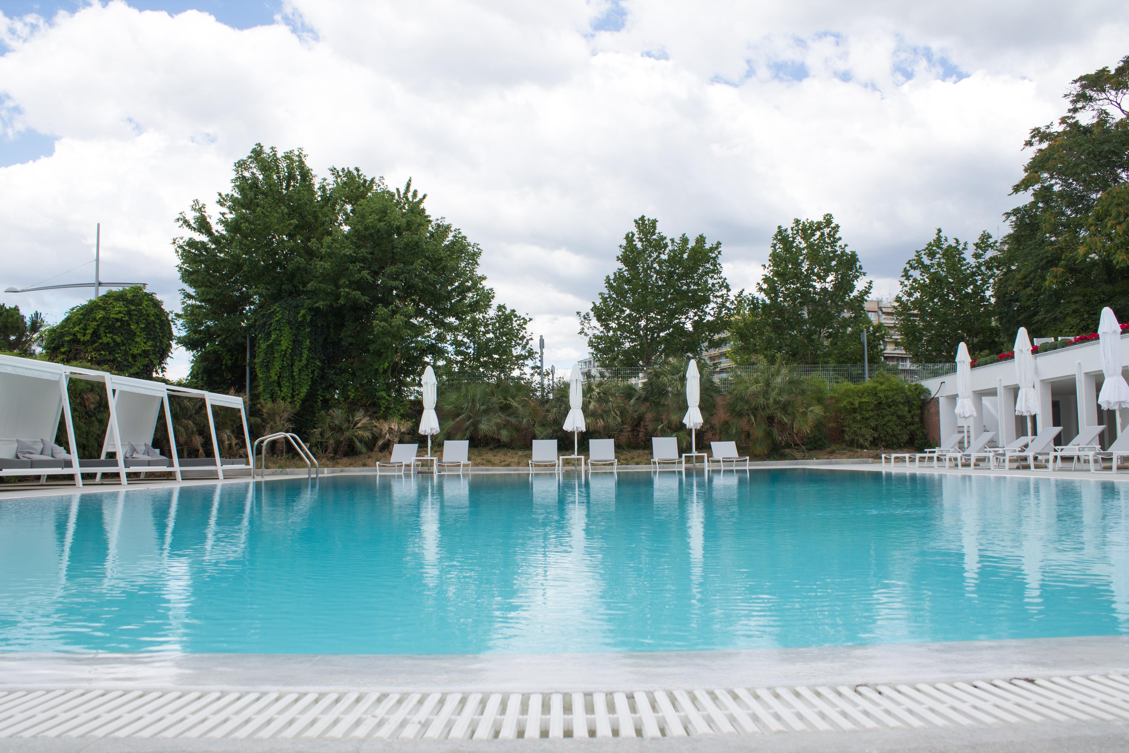 Makedonia Palace Tesalónica Exterior foto The swimming pool