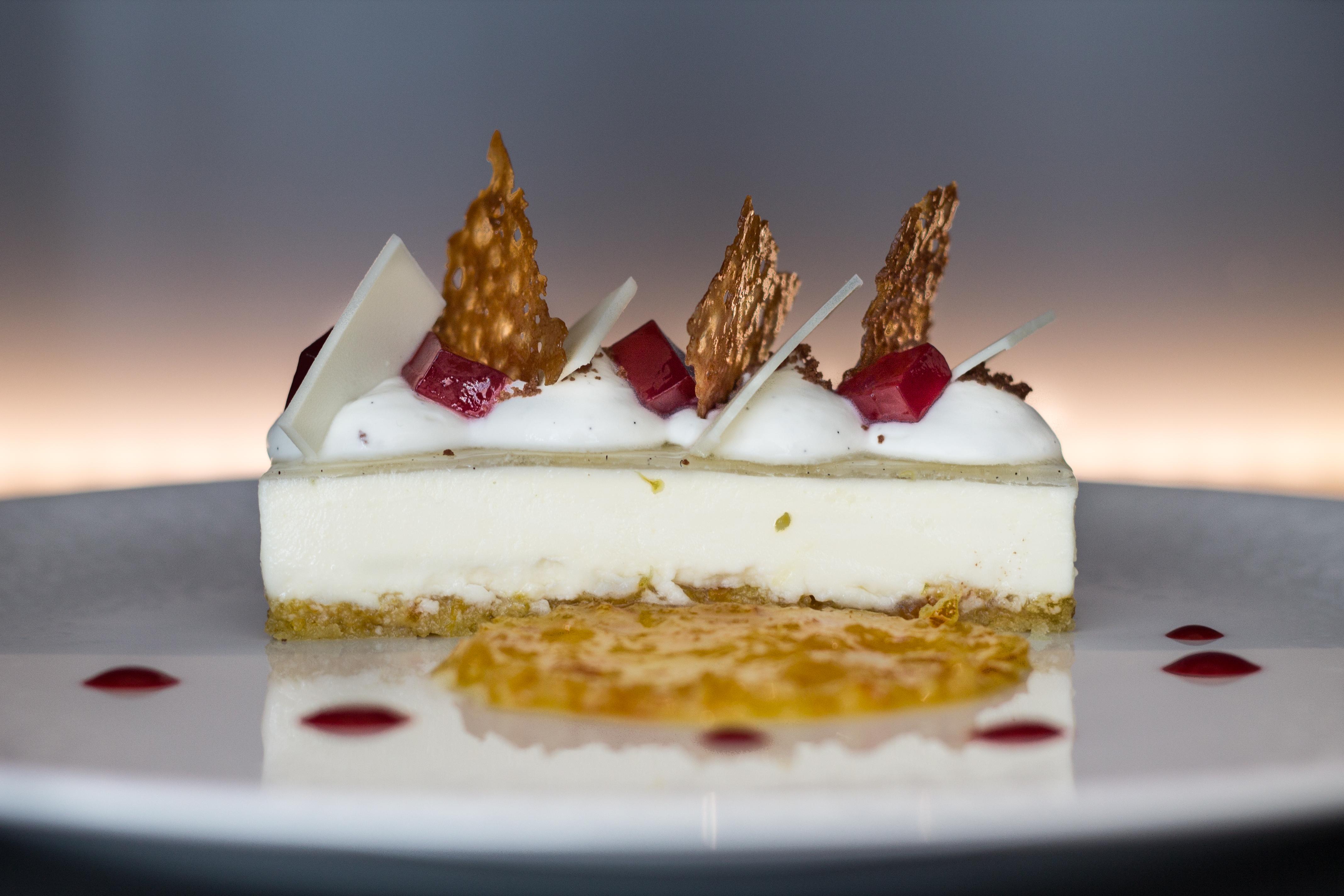 Makedonia Palace Tesalónica Exterior foto A cheesecake