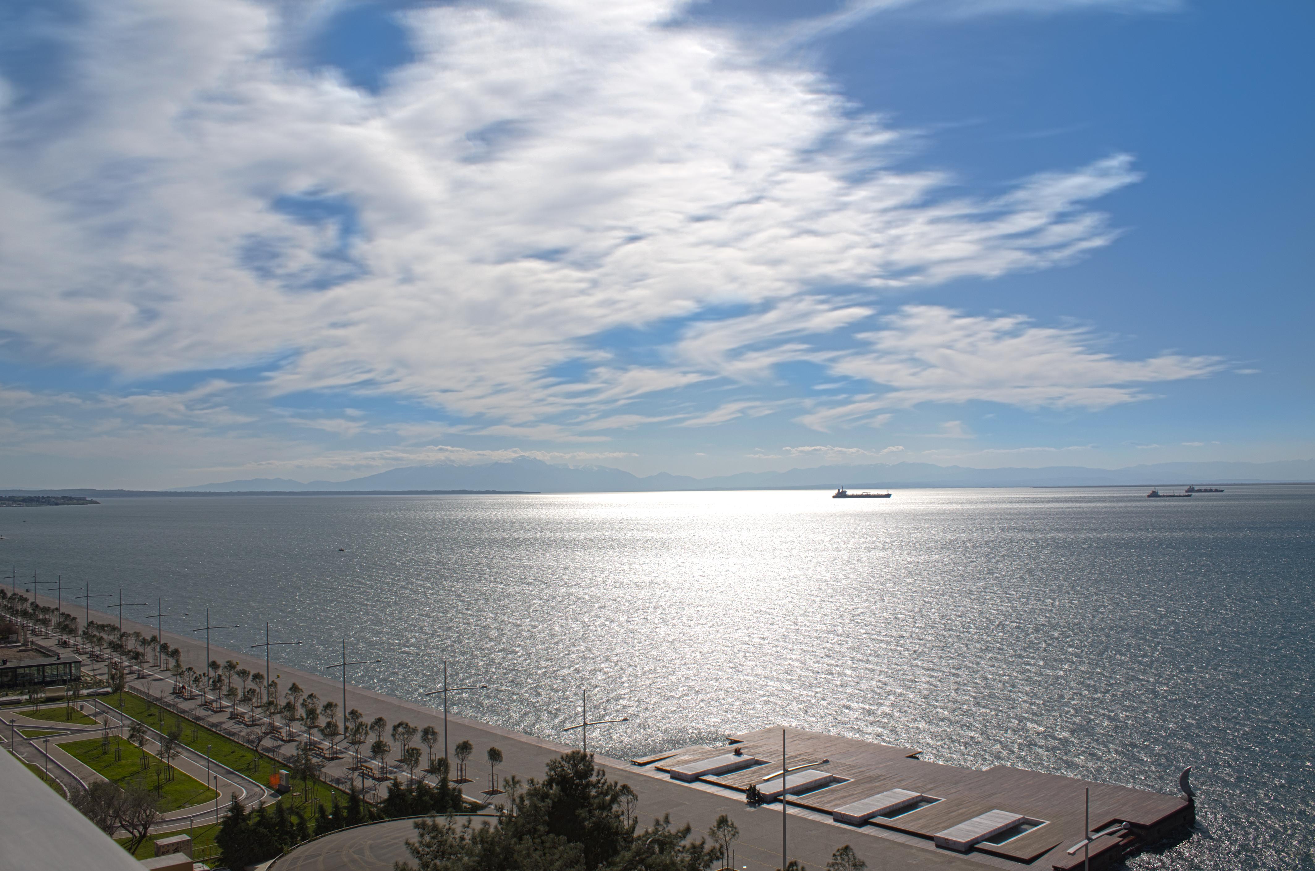 Makedonia Palace Tesalónica Exterior foto View of the Gulf of Riga from the hotel